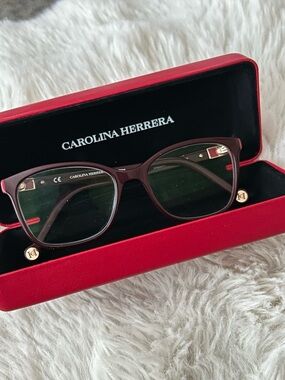 Stunning Carolina Herrera glasses💕